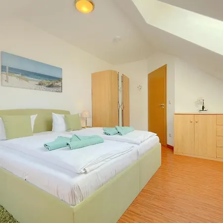 Maria Gabriele Karlstrasse 6b 12 *